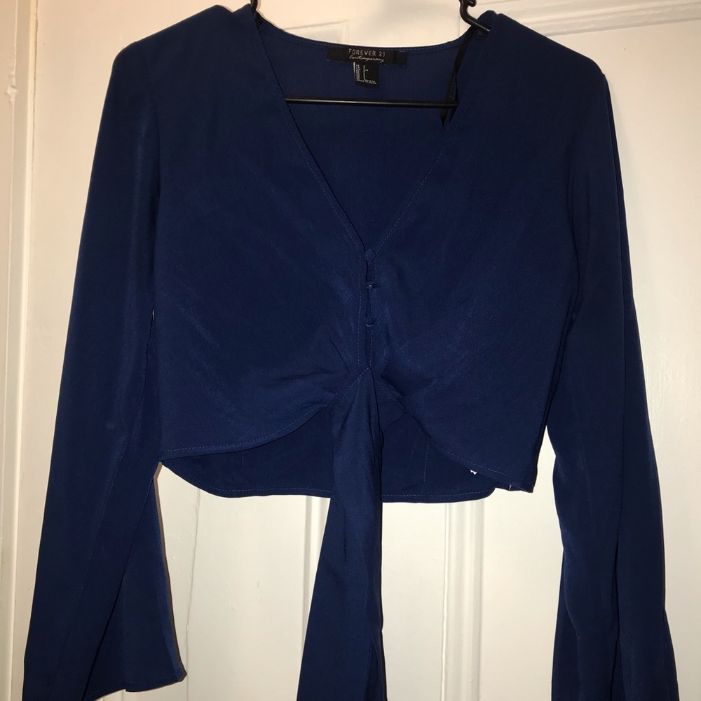 Long sleeve cropped shirt